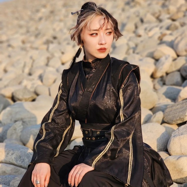 Ming Yi Renn Faire edition 🖤..Looking for a DnD group...Can't...