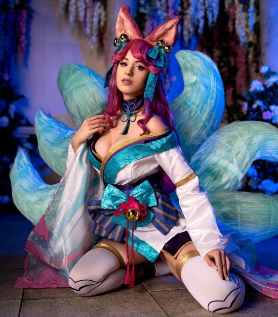 My Ahri tail looks more like squirrel tail, but I...