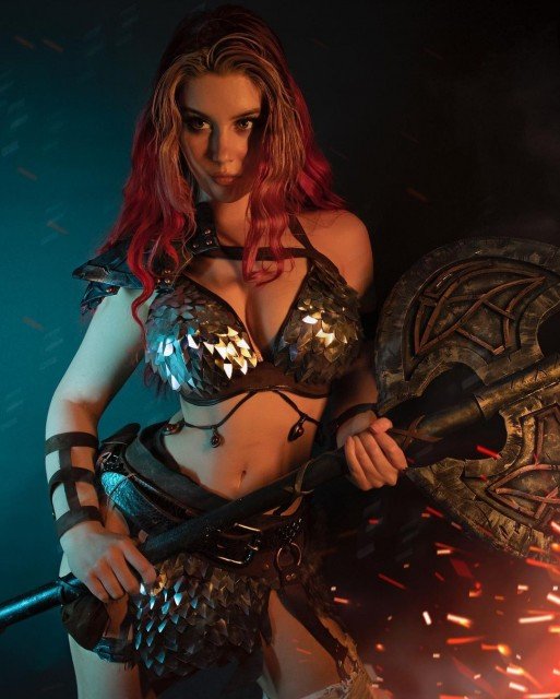 Cold inside, cold outside.#redsonja#redsonjacosplay#cosplaygirl